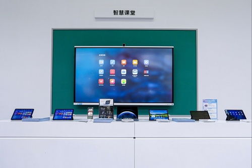 智慧教育新篇章 華為擎云亮相第七屆深圳教育裝備博覽會，展示計算機軟硬件及輔助設備一體化解決方案